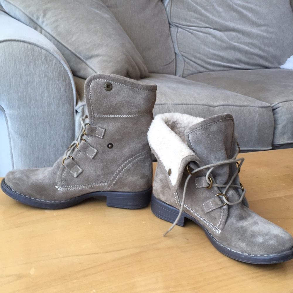 Leather Sherpa-Lined Boots!